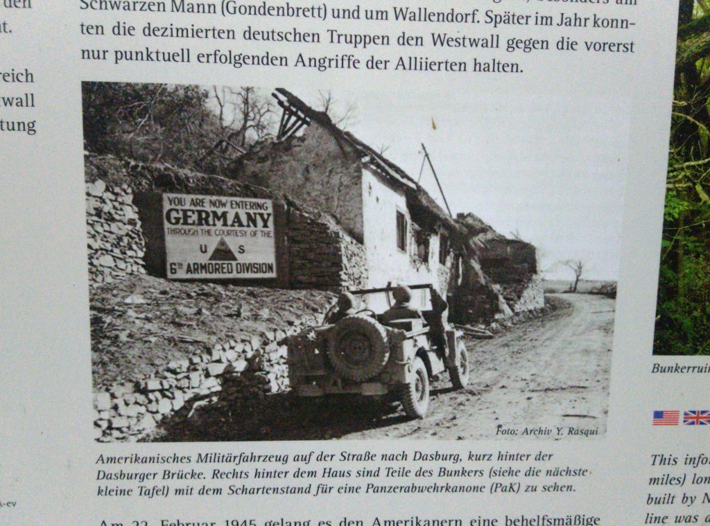 Hinweisschild zur Geschichte des Zweiten Weltkriegs in Dasburg