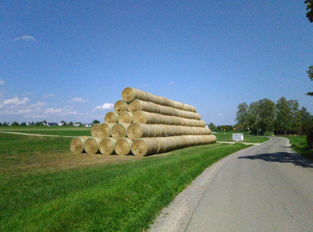 Strohballen-Haufen