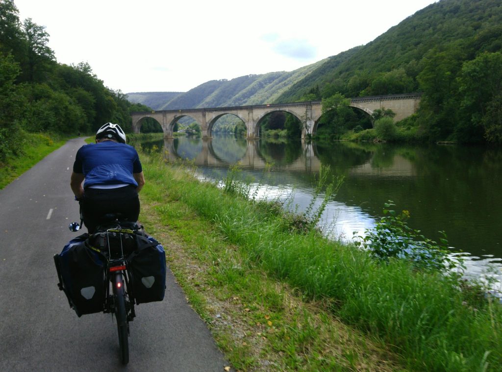 Alte Brücke über die Maas