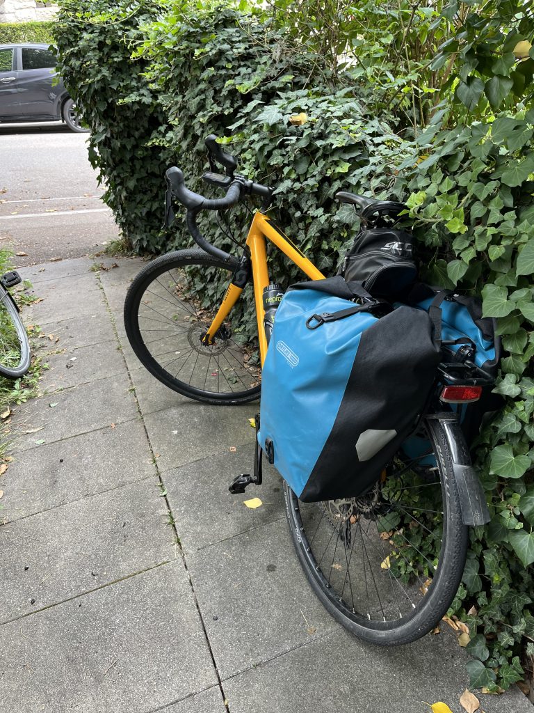 Das Rad, fertig zur Tour gepackt