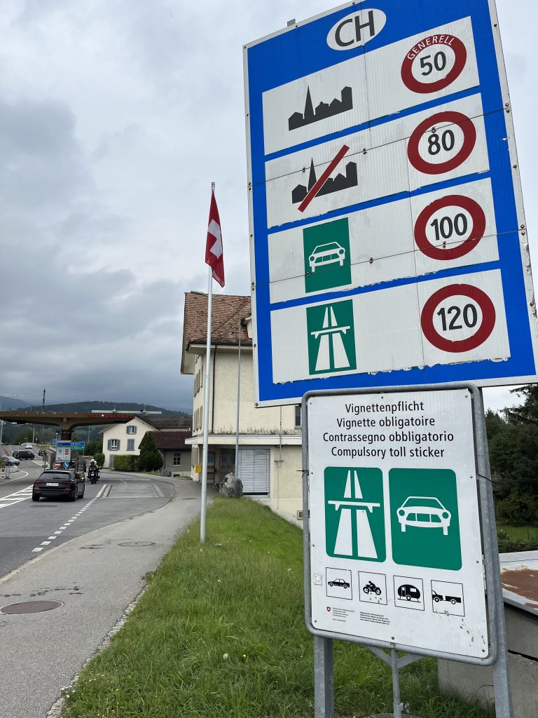 Grenzstation am Rhein zur Schweiz