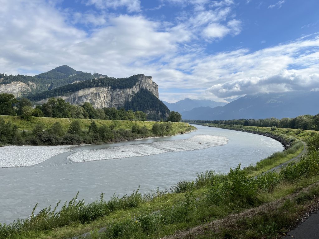 Rhein-Landschaft zwischen Liechtenstein und Chur