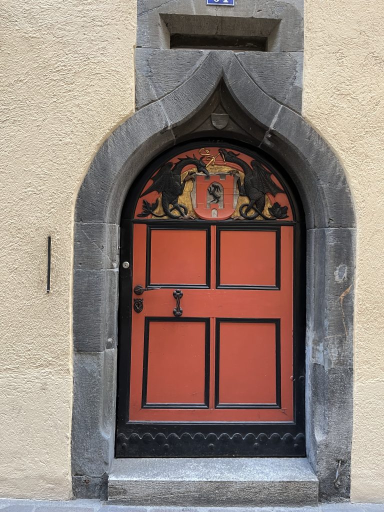 Tür am Rathaus in Chur